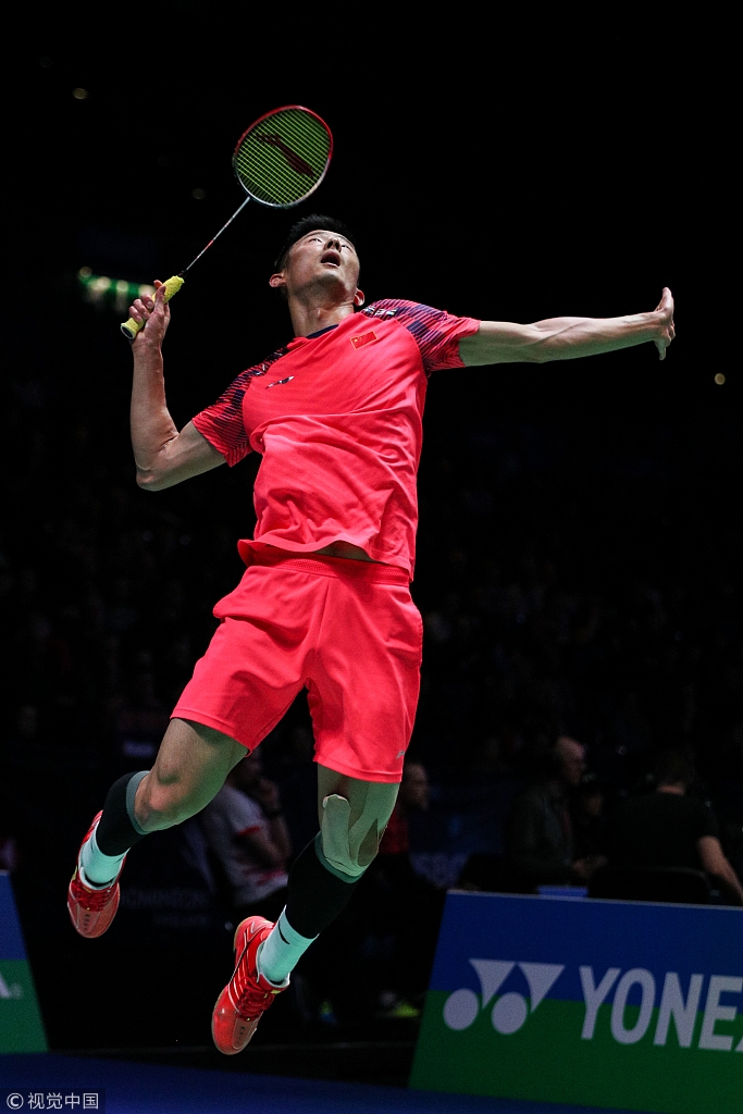 他身后的中 他身后的中